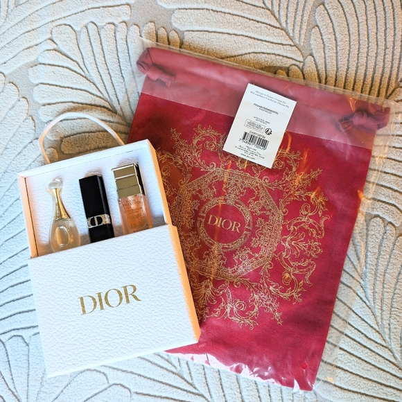 Dior Gift Set with Lunar Pouch & Card - Picture 2 of 11